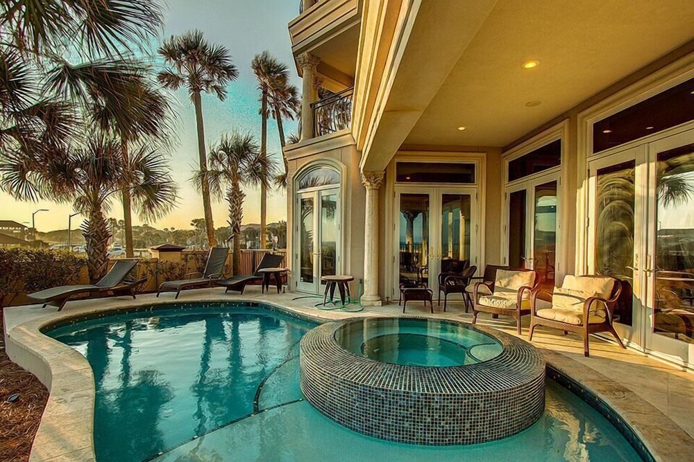 Capitano 7 Bedroom Holiday Home by Five Star Properties — 5-Star Luxury Hotel in Destin, United States