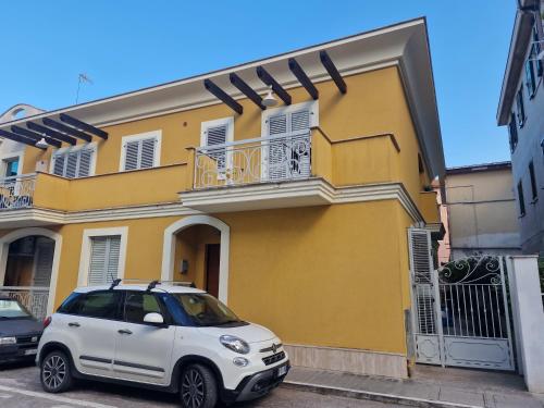 Parigi Apartment Via Verga 6posti letto RifA747 — 4-Star Luxury Hotel in San Benedetto Del Tronto, Italy