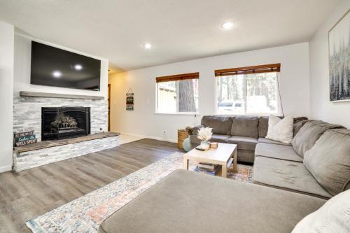 half Mi to Lake Tahoe Pet Friendly Cabin — 4-Star Luxury Hotel in South Lake Tahoe, United States