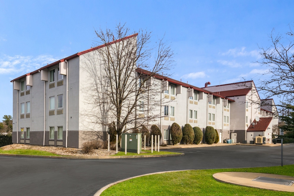 Red Roof Inn PLUS Boston Logan - photo 35