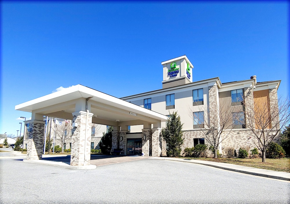 Holiday Inn Express & Suites Clear Spring by IHG - photo 42