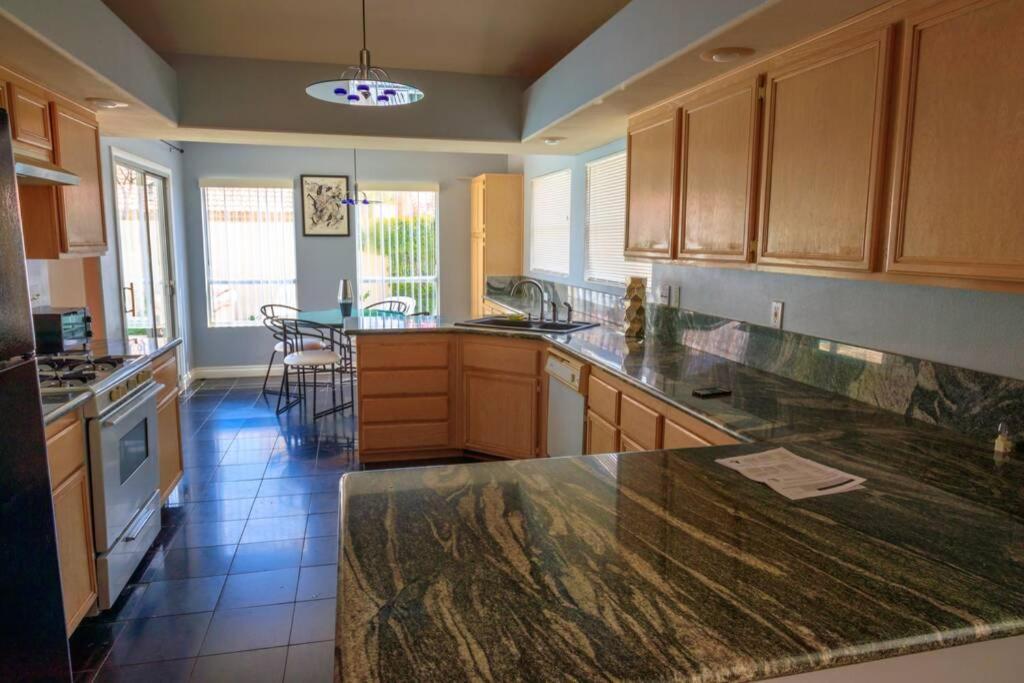 Luxury 1900 Sq Ft House Huge 46 Ft Pool & Hot SPA