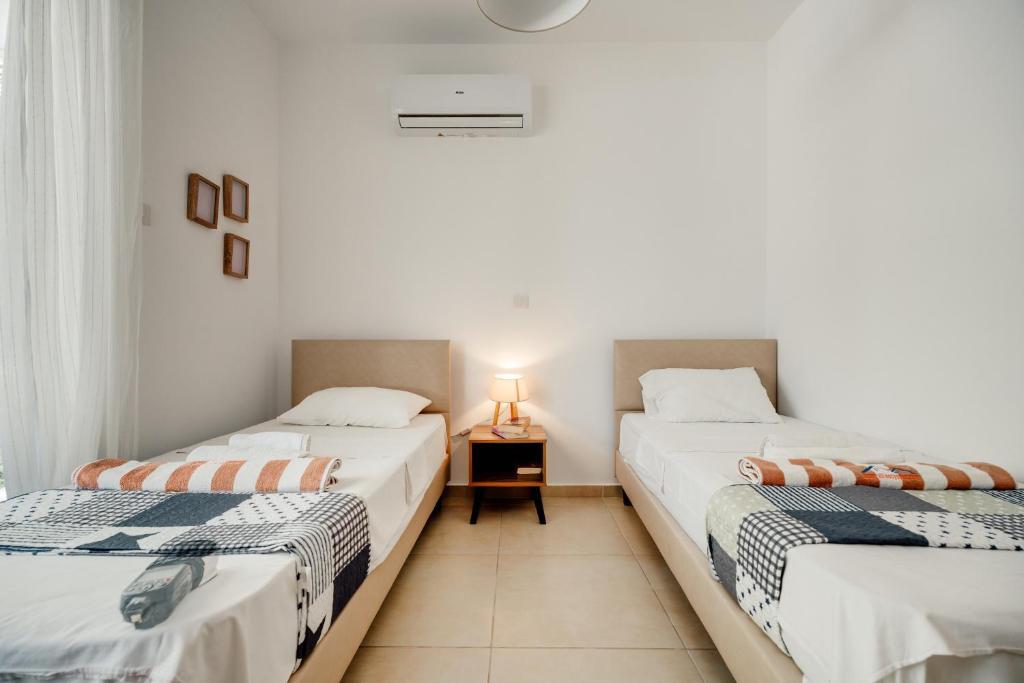 SunnyVillas: 2BR Mythical Apt Swimming Pool AK04