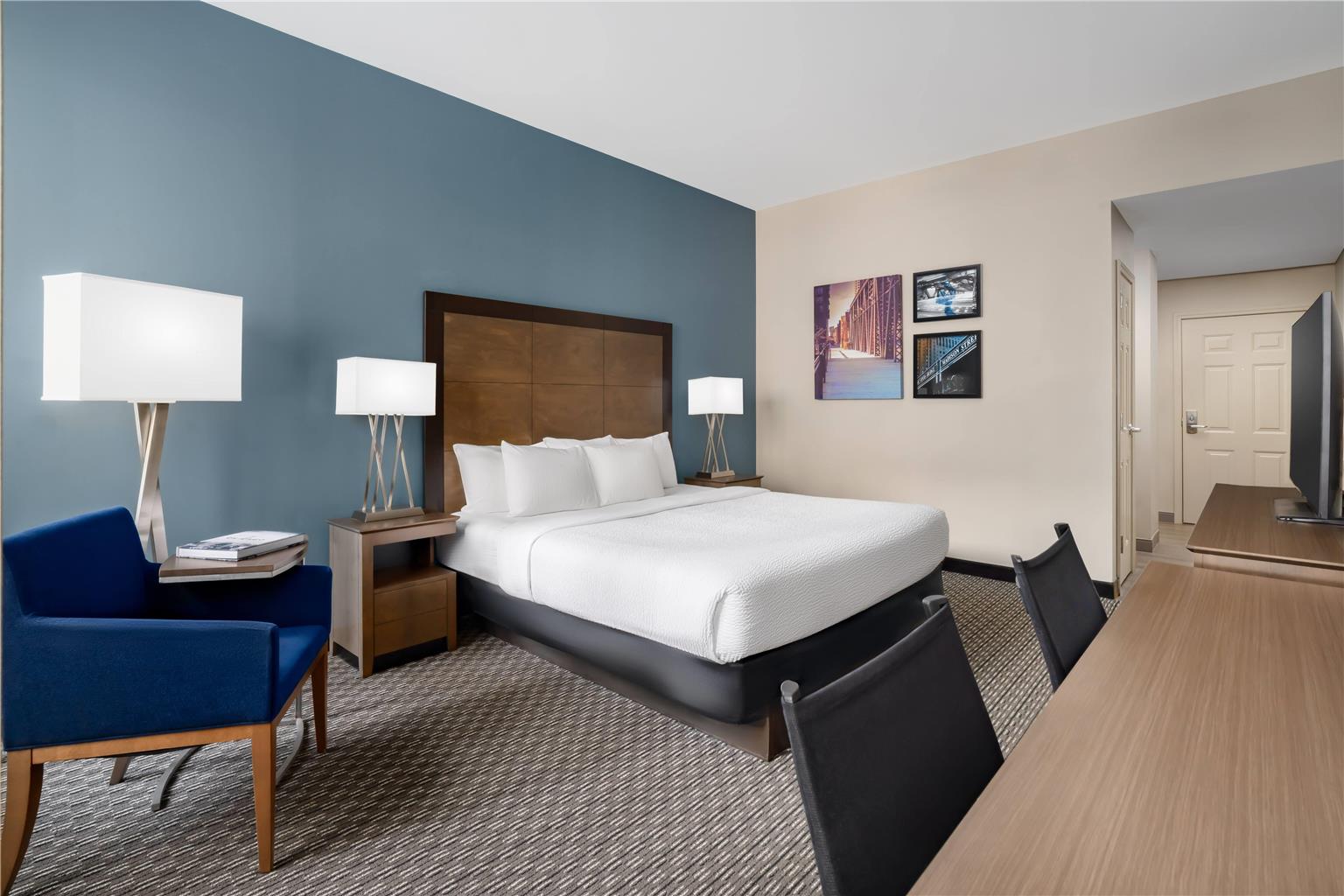 La Quinta Inn & Suites by Wyndham Chicago Downtown - photo 46
