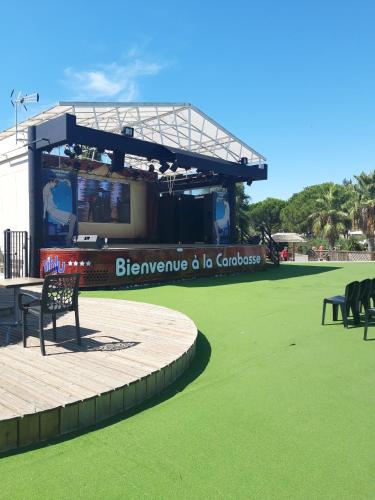 Mobile Home 8p dans le camping La Carabasse — 4-Star Luxury Hotel in Vias, France