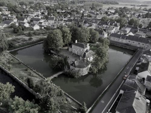 Les Douves - carbon neutral hotel in Onzain
