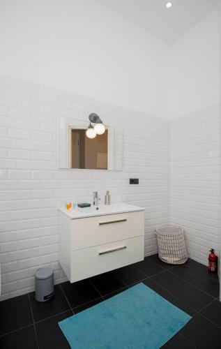 Tranquil 1BR Sololaki Apt By Wehost