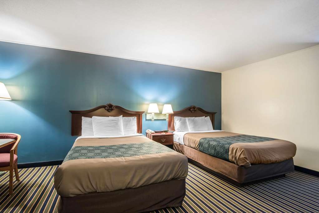 Econo Lodge Brattleboro South - photo 23