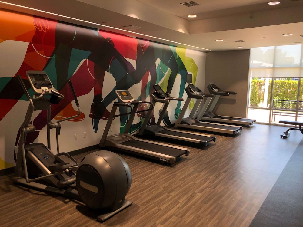 Hampton Inn & Suites Staten Island - photo 36