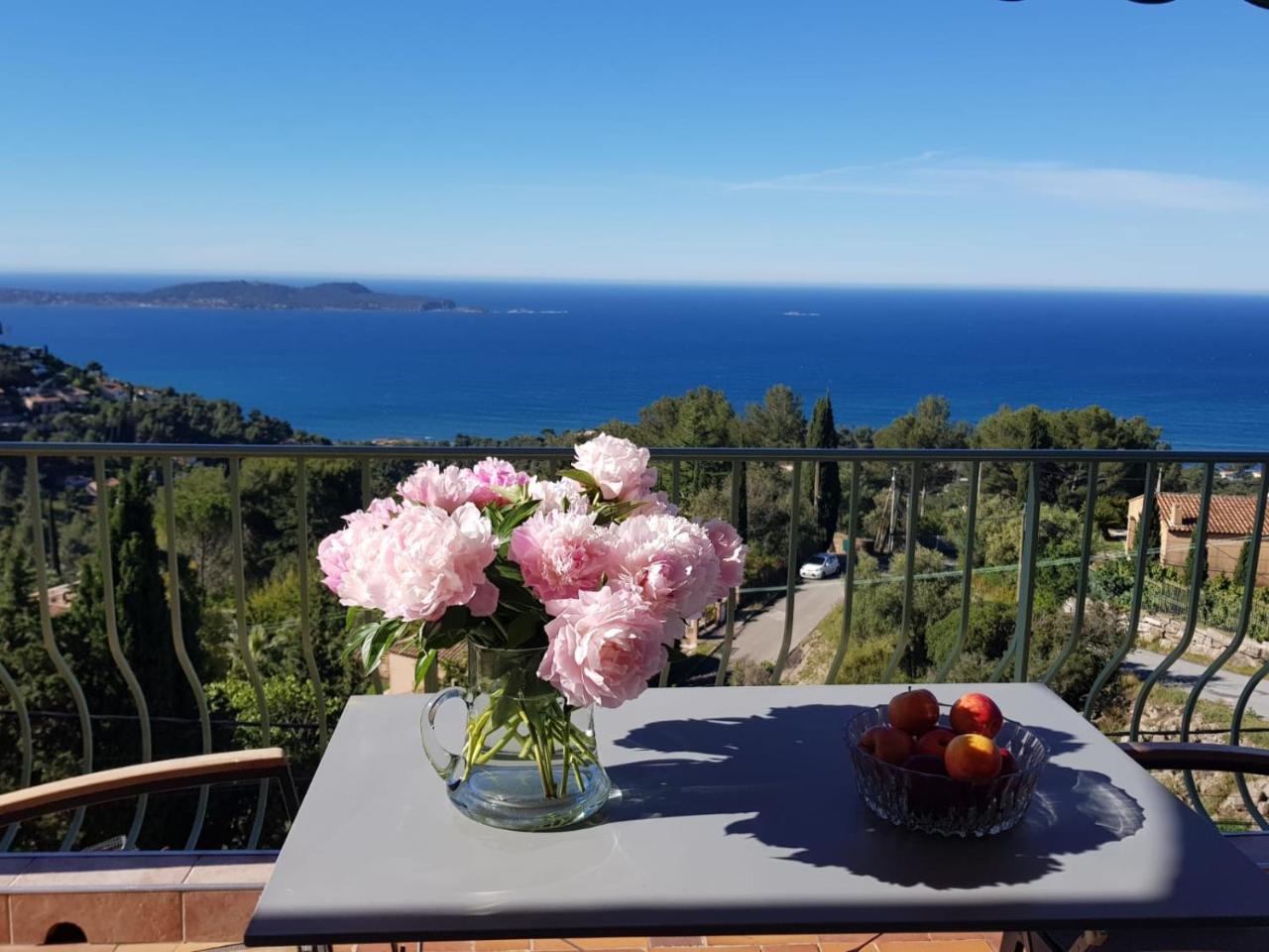 Villa Simone — 4-Star Luxury Hotel in Carqueiranne, France