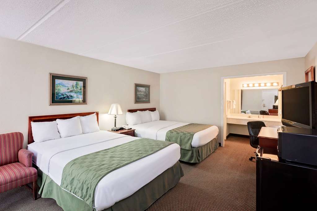 Days Inn by Wyndham Bay City - photo 5