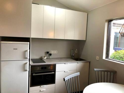 Adorable one bedroom apartment with free parking.