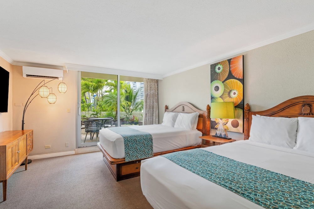 Luana Waikiki Hotel & Suites - photo 40