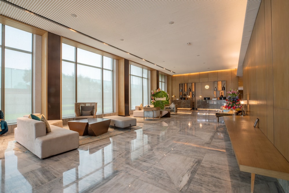 Gateway Ahmedabad Sindhu Bhavan — 5-Star Luxury Hotel in Ahmedabad, India