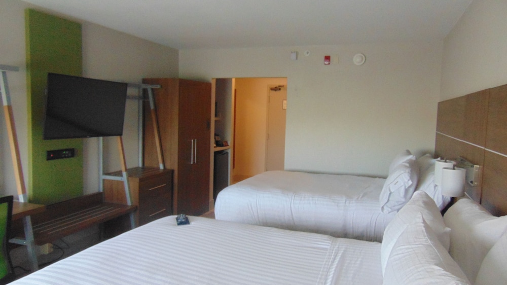 Holiday Inn Express & Suites Wapakoneta by IHG - photo 17