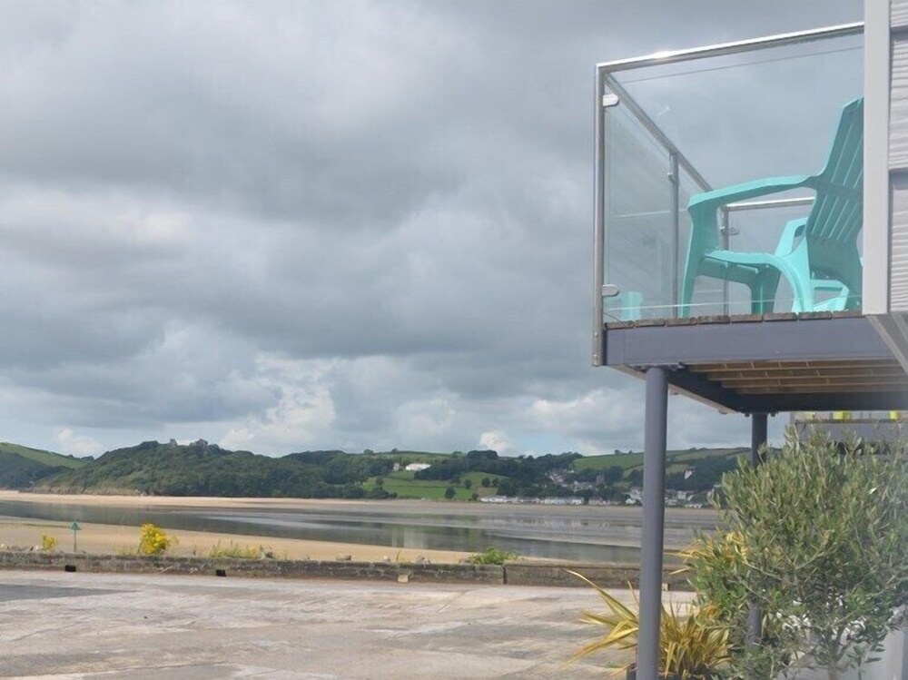 No. 3 Beach Cottages — 4-Star Luxury Hotel in Kidwelly, United Kingdom