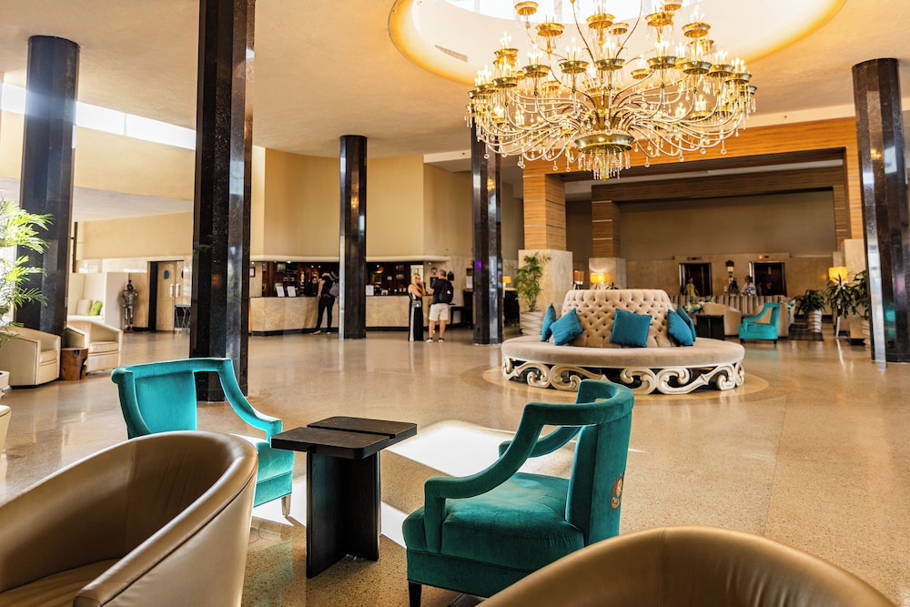 Sherry Frontenac Oceanfront Hotel - photo 6