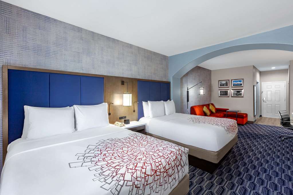La Quinta Inn & Suites by Wyndham Houston Channelview - photo 36