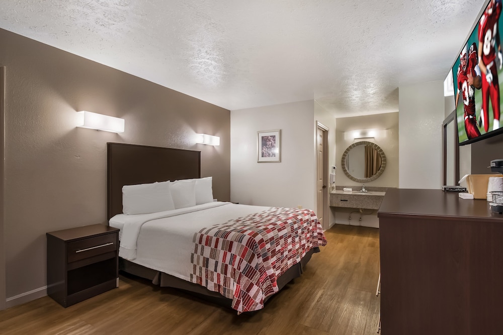 Red Roof Inn Crossville - photo 15