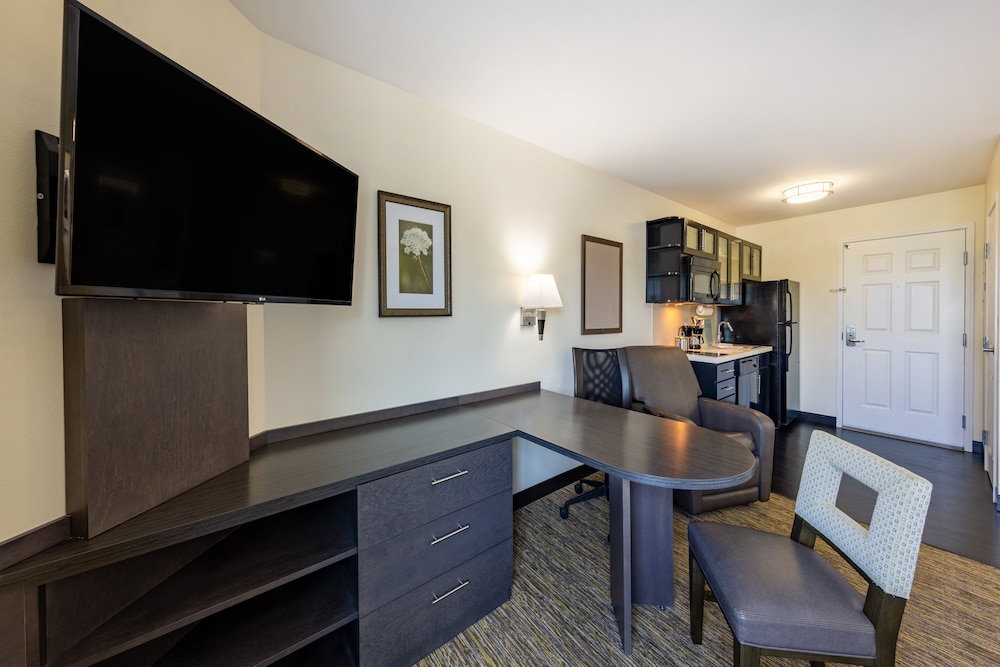 Candlewood Suites Springfield Medical District - photo 7