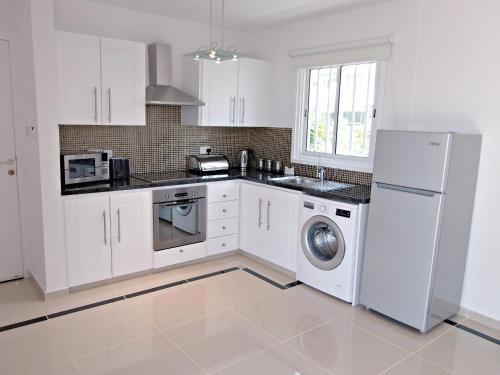 Coral Bay Apartment Prime Tourist Location