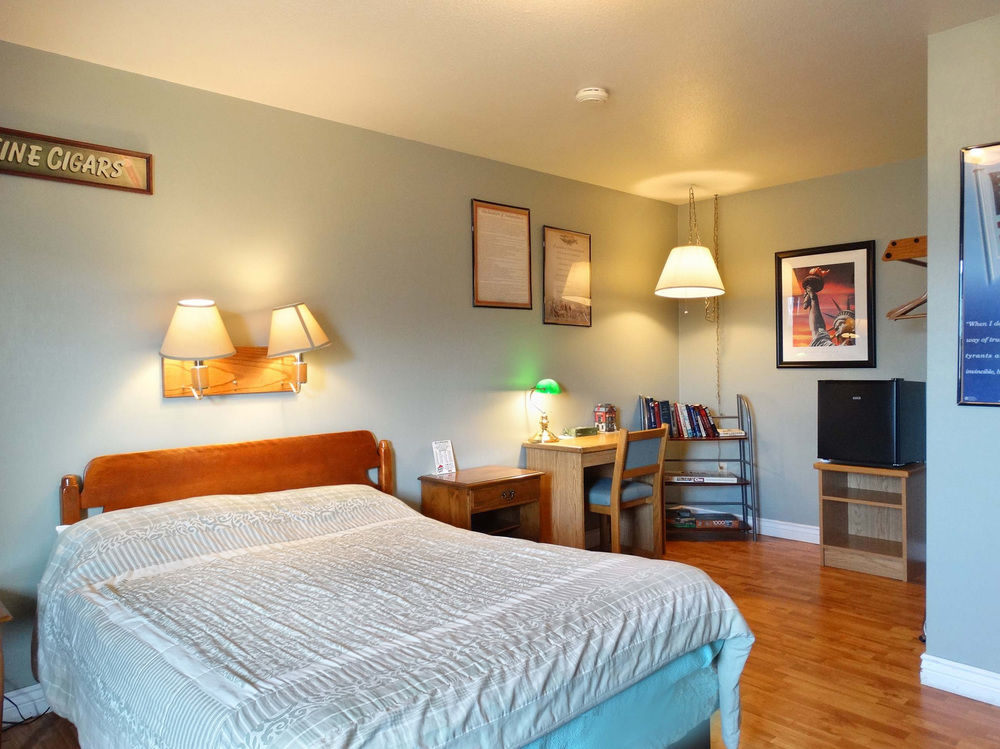 Blue and White Motel - photo 15