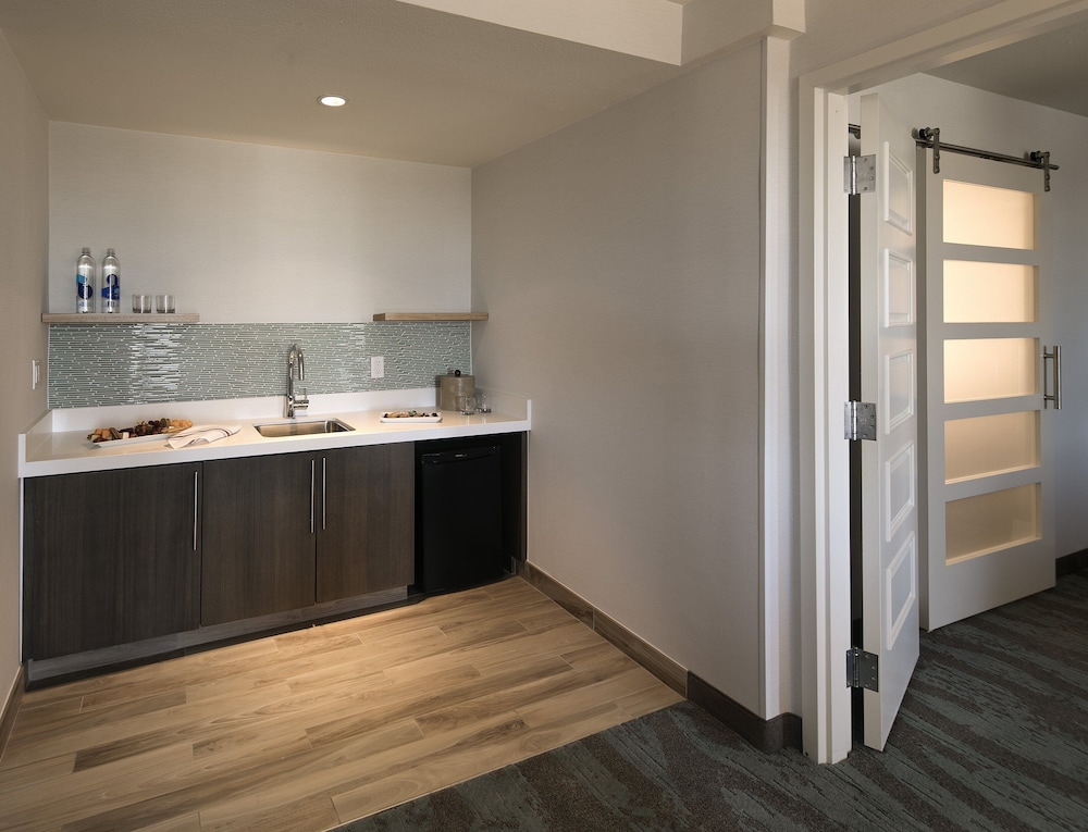 Crowne Plaza Ventura Beach by IHG - photo 27