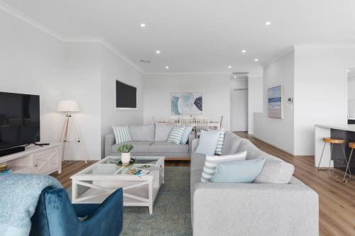 South Beach Escape Sensational Shell Cove Living — Shellharbour — photo 2