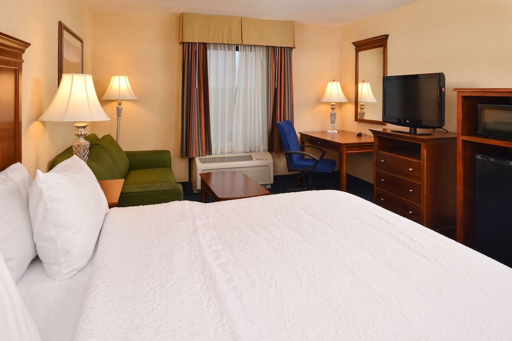 Hampton Inn & Suites Fredericksburg South - photo 13