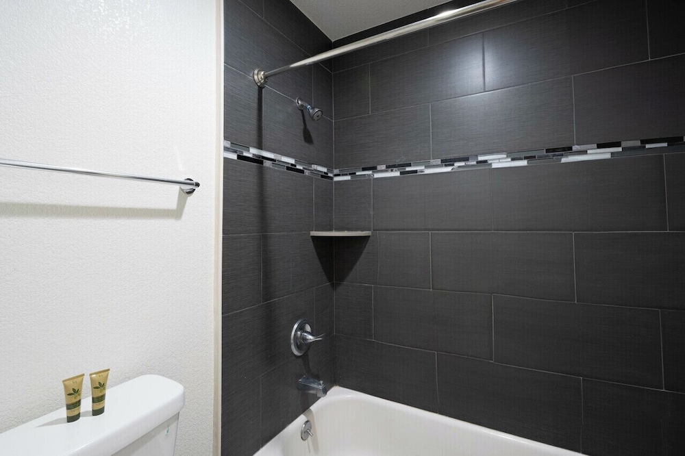 Coastal Valley Inn - photo 13