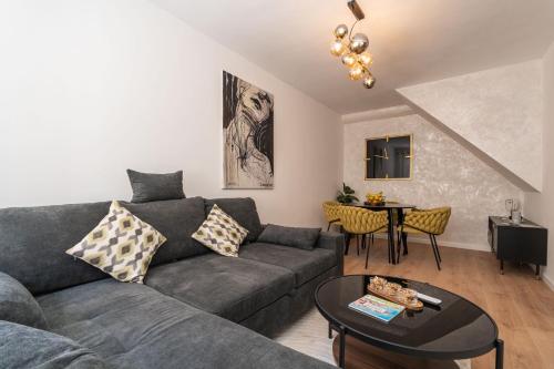 L & M Apartment Perfect Old Town Location Two Bedroom House