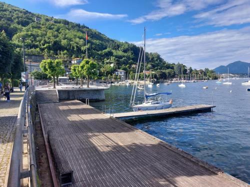 Relax tra lago e parco — 4-Star Luxury Hotel in Lesa, Italy