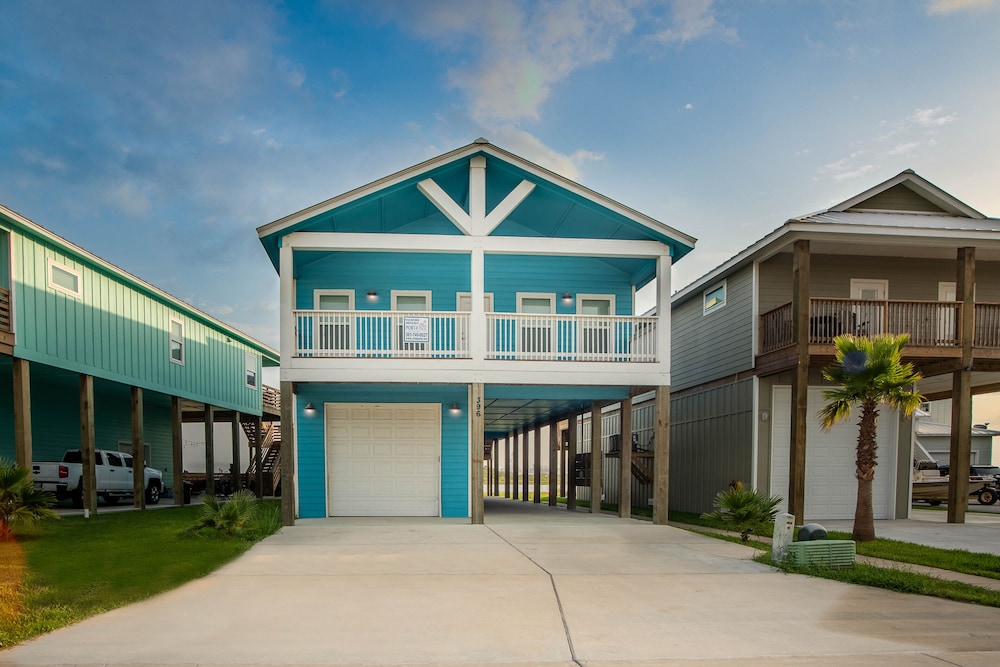 La Sirena Overlooking Nature Preserve in Port Aransas, United States
