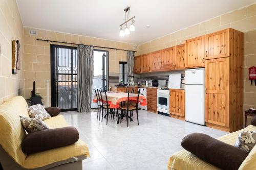 2BD Spacious Apartment with Front Terrace and Country Views Gozo Island — 4-Star Luxury Hotel in Qala, Malta
