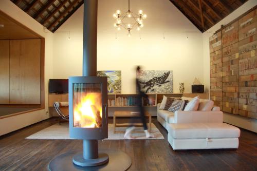 Big.Shed.House — 5-Star Luxury Hotel in Huonville, Australia