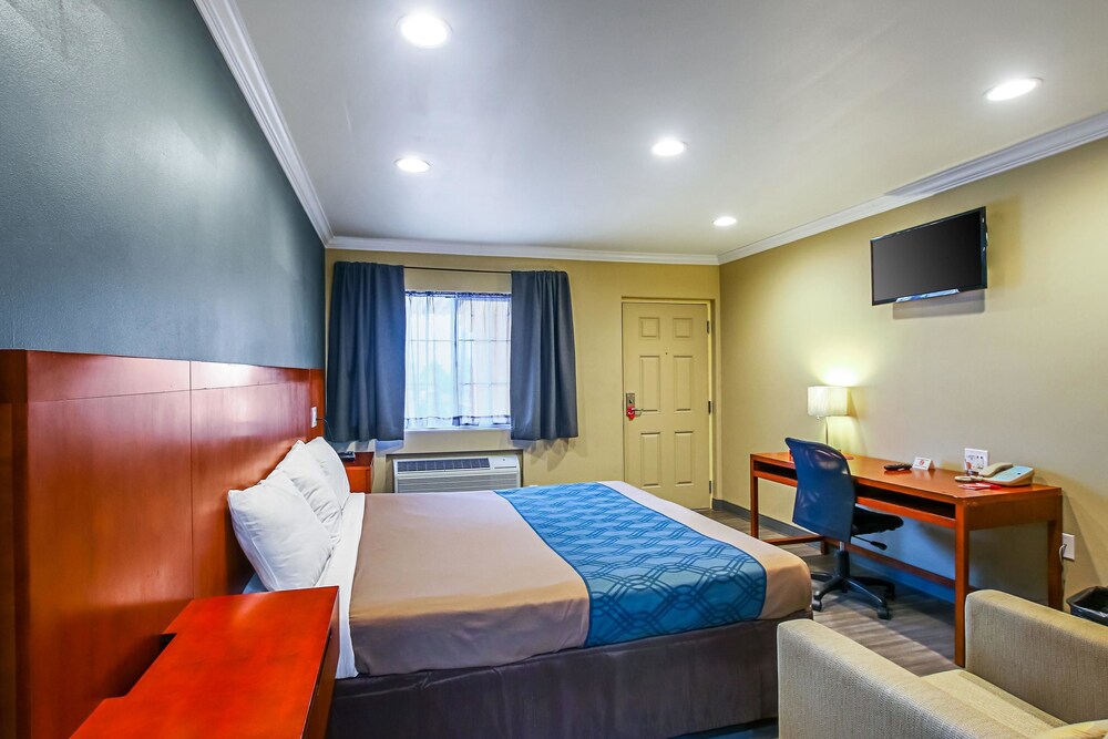Econo Lodge San Bernardino I 215 - photo 9