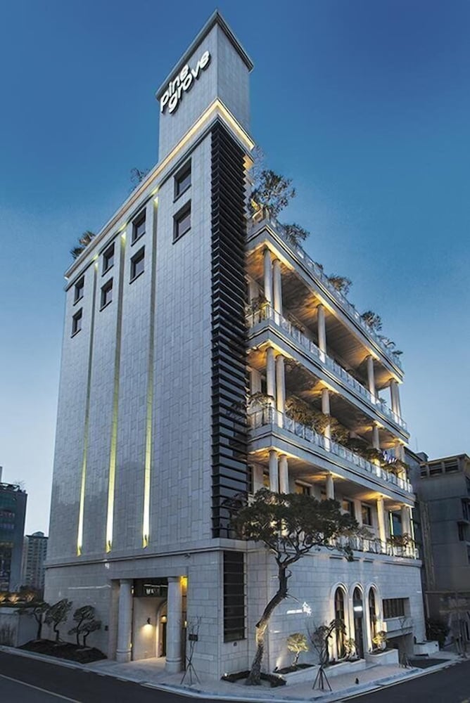 Pine Grove Hotel in Kimhae, South Korea