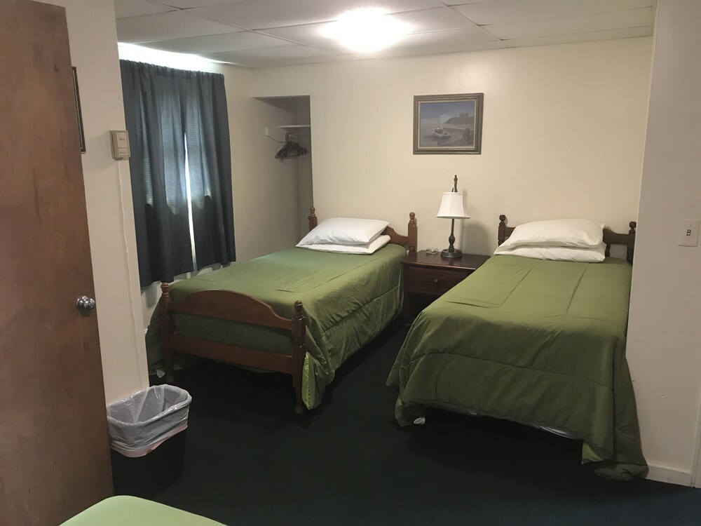 The Evergreen Motel - photo 37
