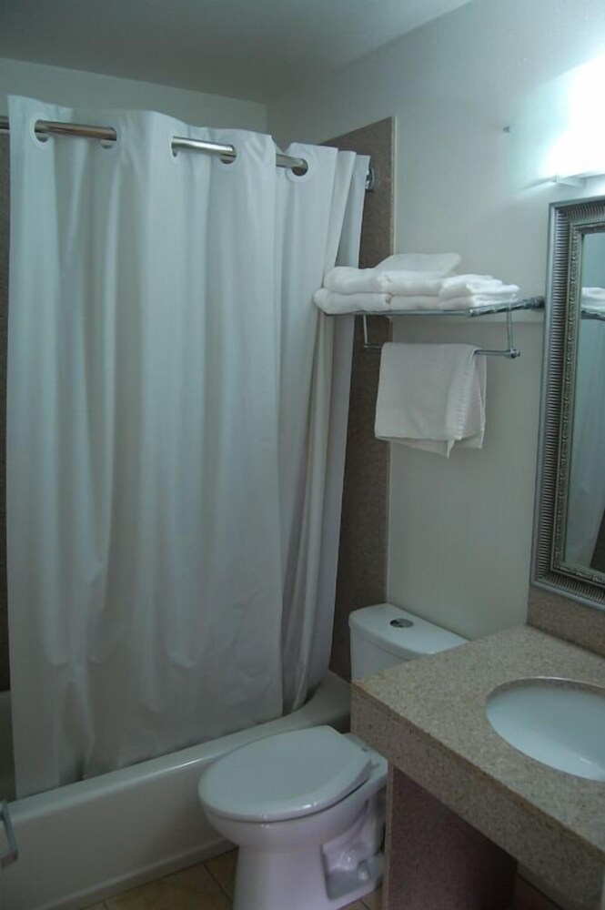 Towne Motel Alexandria - photo 18