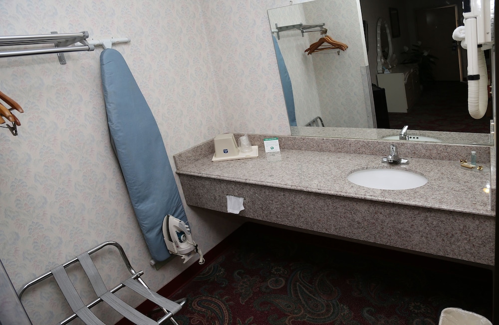 Magnuson Hotel Howell - photo 17