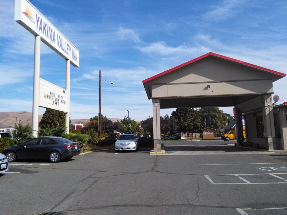 Yakima Valley Inn - photo 31