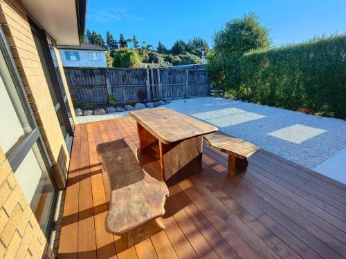 6BR Decks Wi Fi Quiet Modern in Kaikoura, New Zealand