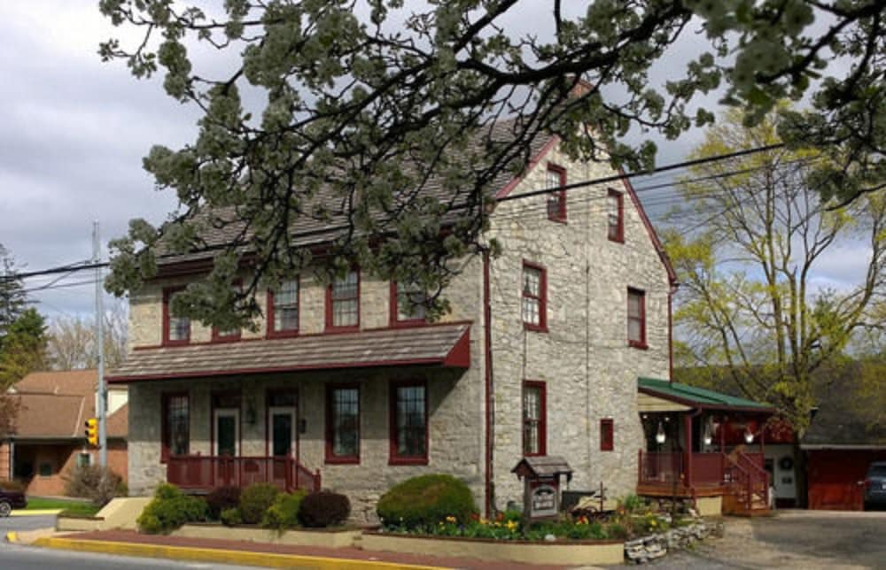 Country Hearth Bed & Breakfast — 4-Star Luxury Hotel in New Holland, United States