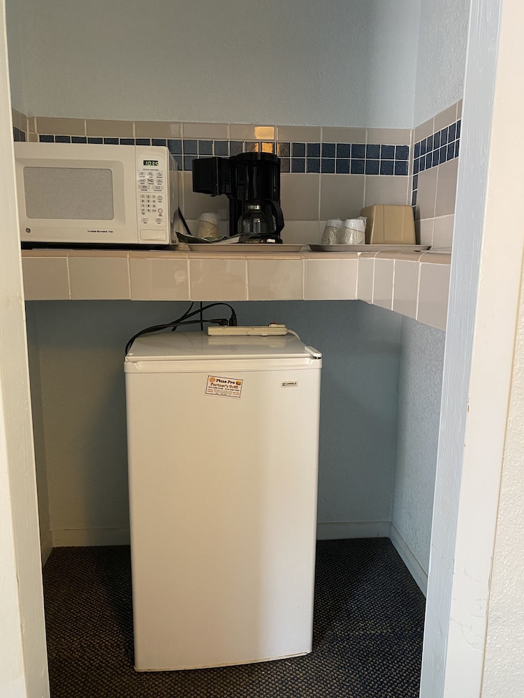 Regency Inn Comanche - photo 19