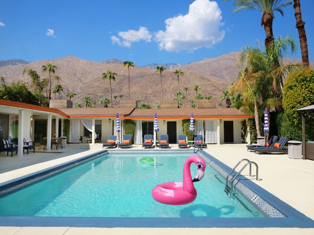 Little Paradise Hotel - photo 18