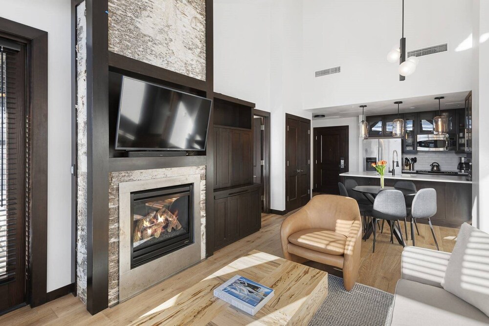 Luxury Ski in Ski out 2 Bedroom Colorado Resort Vacation Rental in the Heart of Snowmass Base Village - photo 35