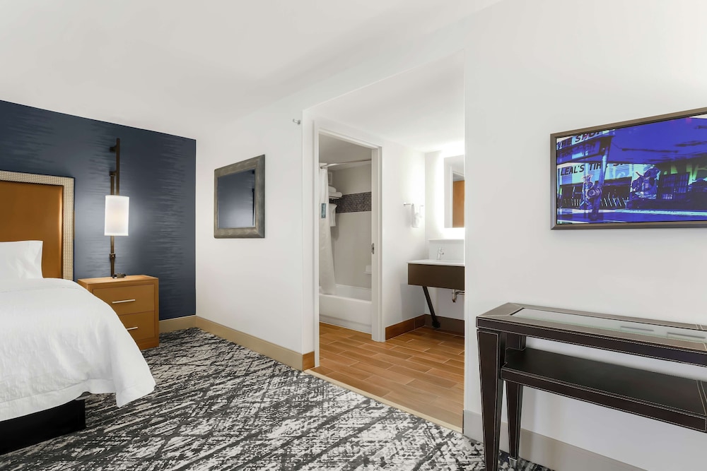 Hampton Inn & Suites Austin Downtown - photo 23