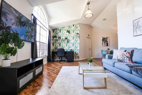 New APT 15Min Drive Disney and Airport Parks KingBed Pets — 4-Star Luxury Hotel in Kissimmee, United States
