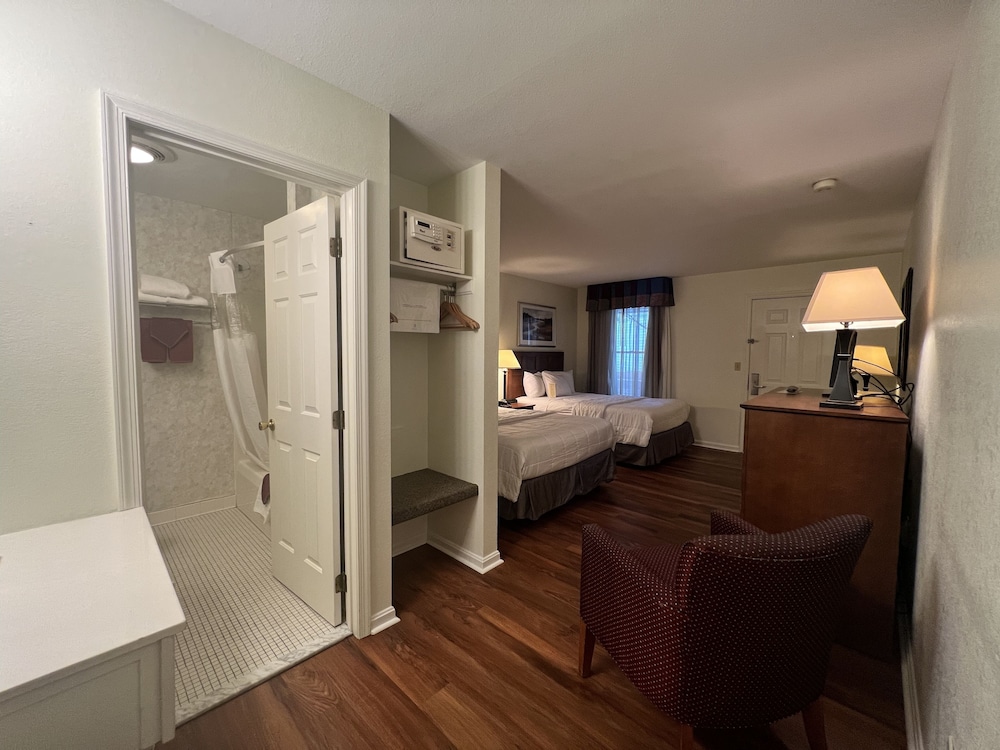Inn at Cemetery Hill - photo 11