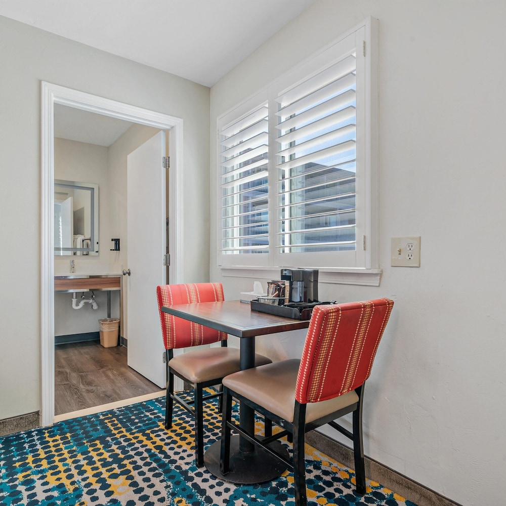 Pacific Shores Inn - photo 36